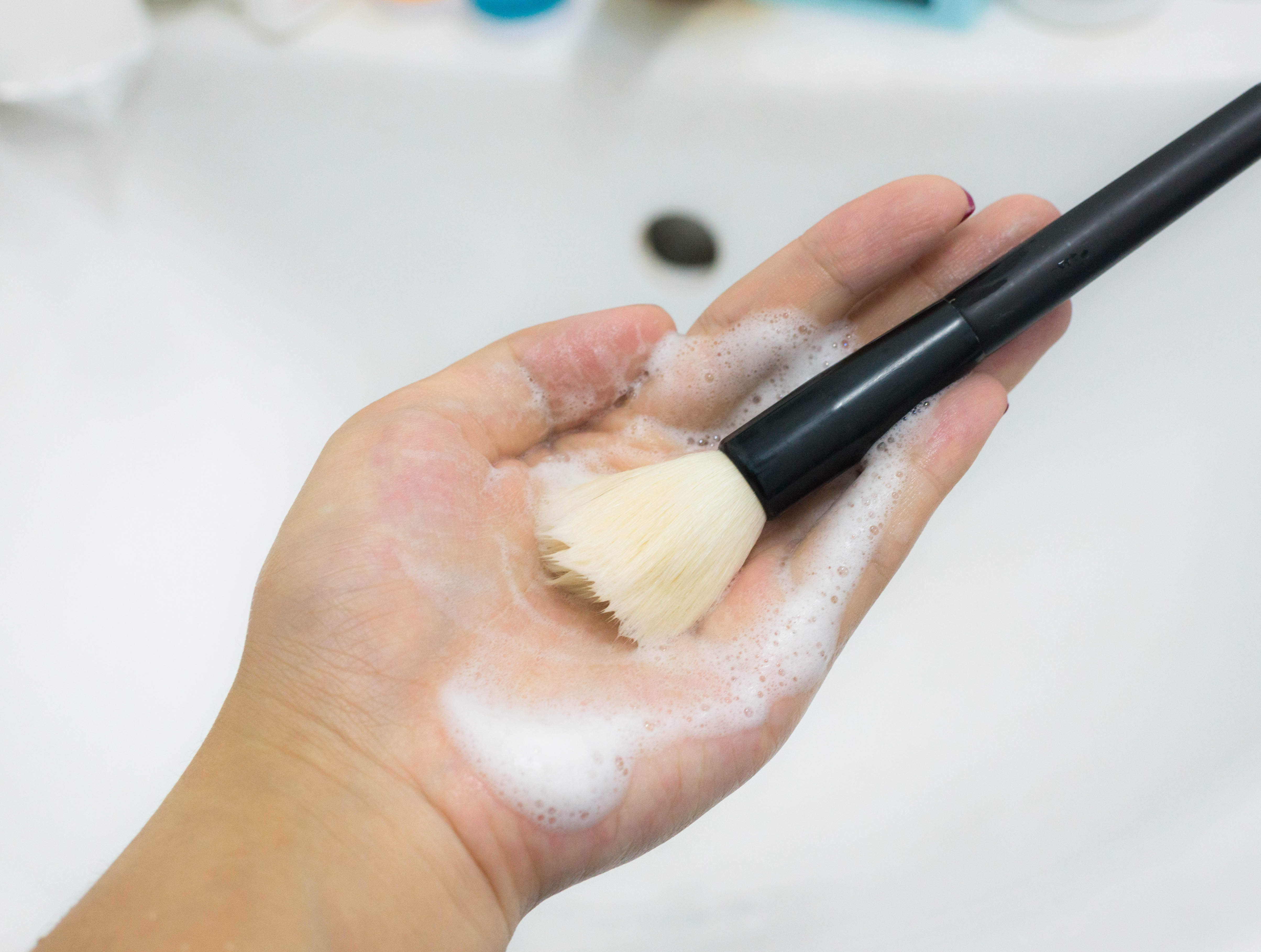 the-truth-about-what-dirty-makeup-brushes-are-doing-to-your-skin-fashion